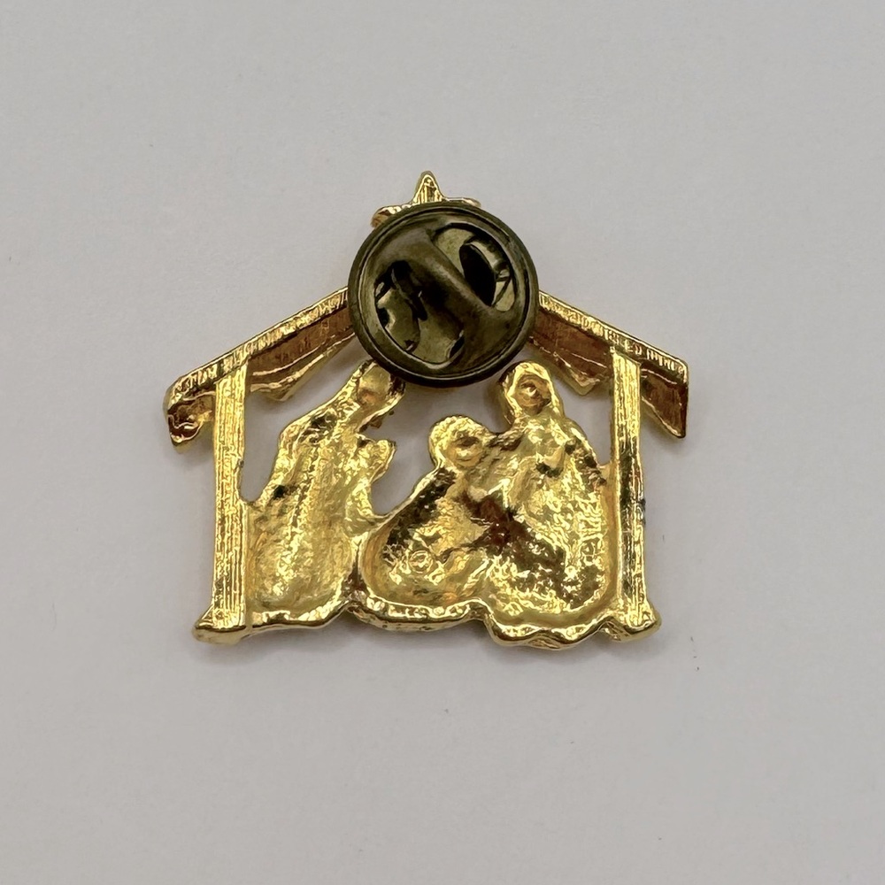 VINTAGE Gold-Tone Nativity Pin - Picture 7 of 9